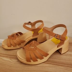 Swedish Hasbeens Heart Medallion Leather Sandal Heel (Nature)